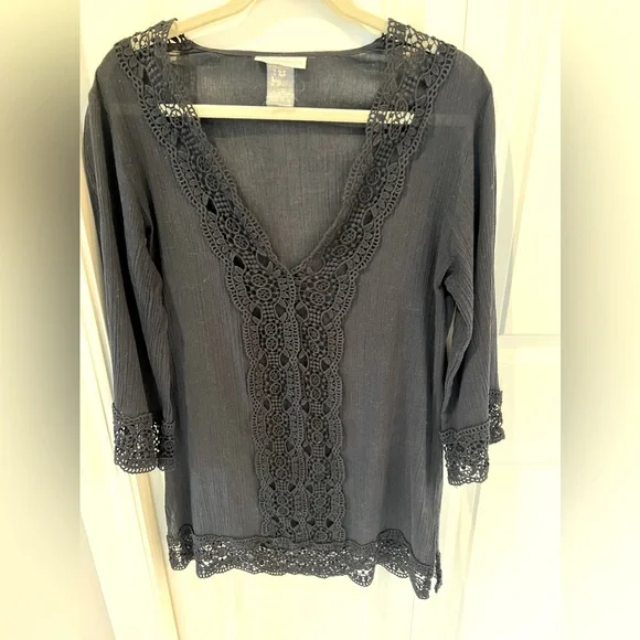 LA BLANCA Island Fare V-Neck Tunic - Picture 3 of 3